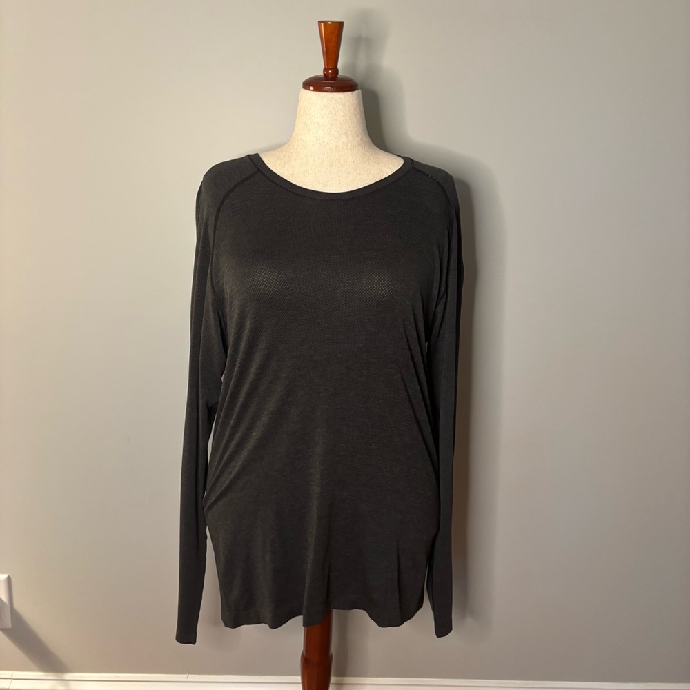 Men's Lululemon metal vent tech long sleeve top in gray size XL